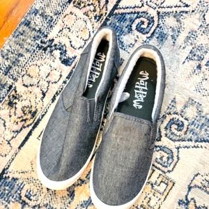 Slip on canvas shoes
